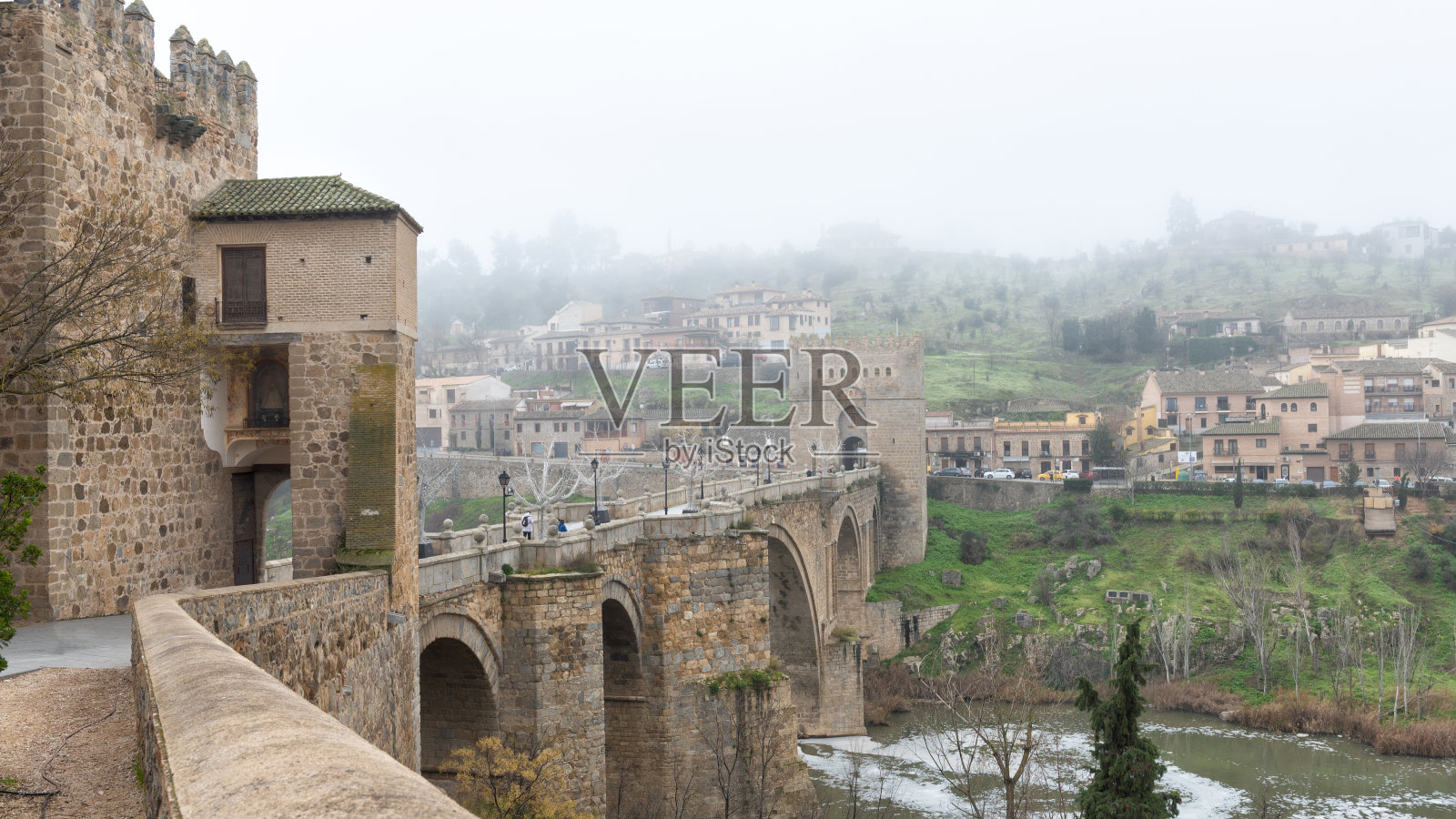 托莱多的桥和城门照片摄影图片