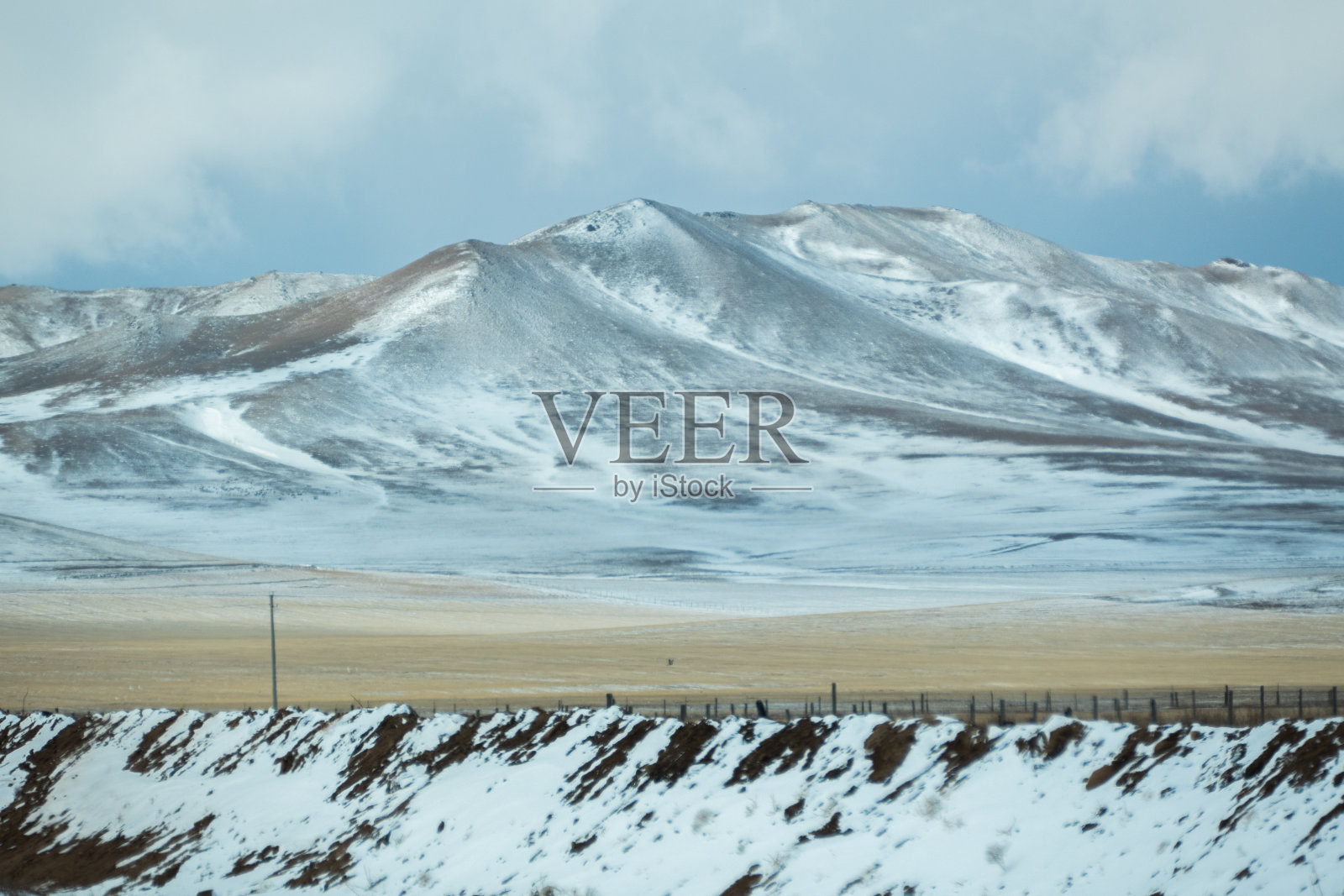蒙古中部的冬季景观照片摄影图片