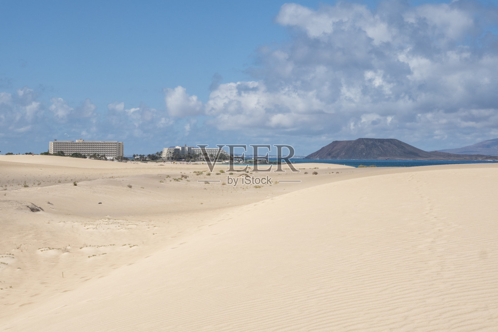 科拉雷霍沙丘是西班牙加那利群岛富埃特文图拉岛上令人惊叹的白色沙滩照片摄影图片