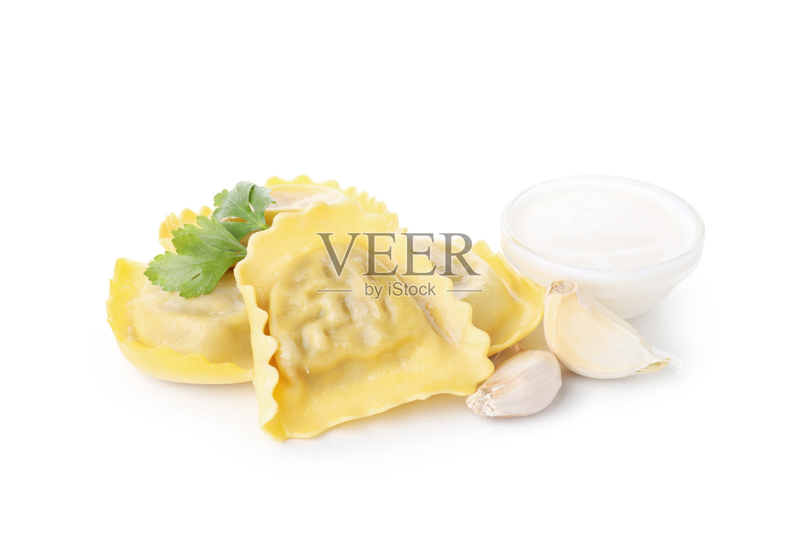 美味的馄饨孤立在白色的背景，近距离照片摄影图片