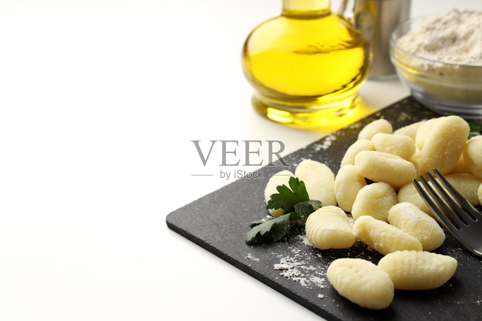 用生土豆团子烹饪的概念，留待文字照片摄影图片