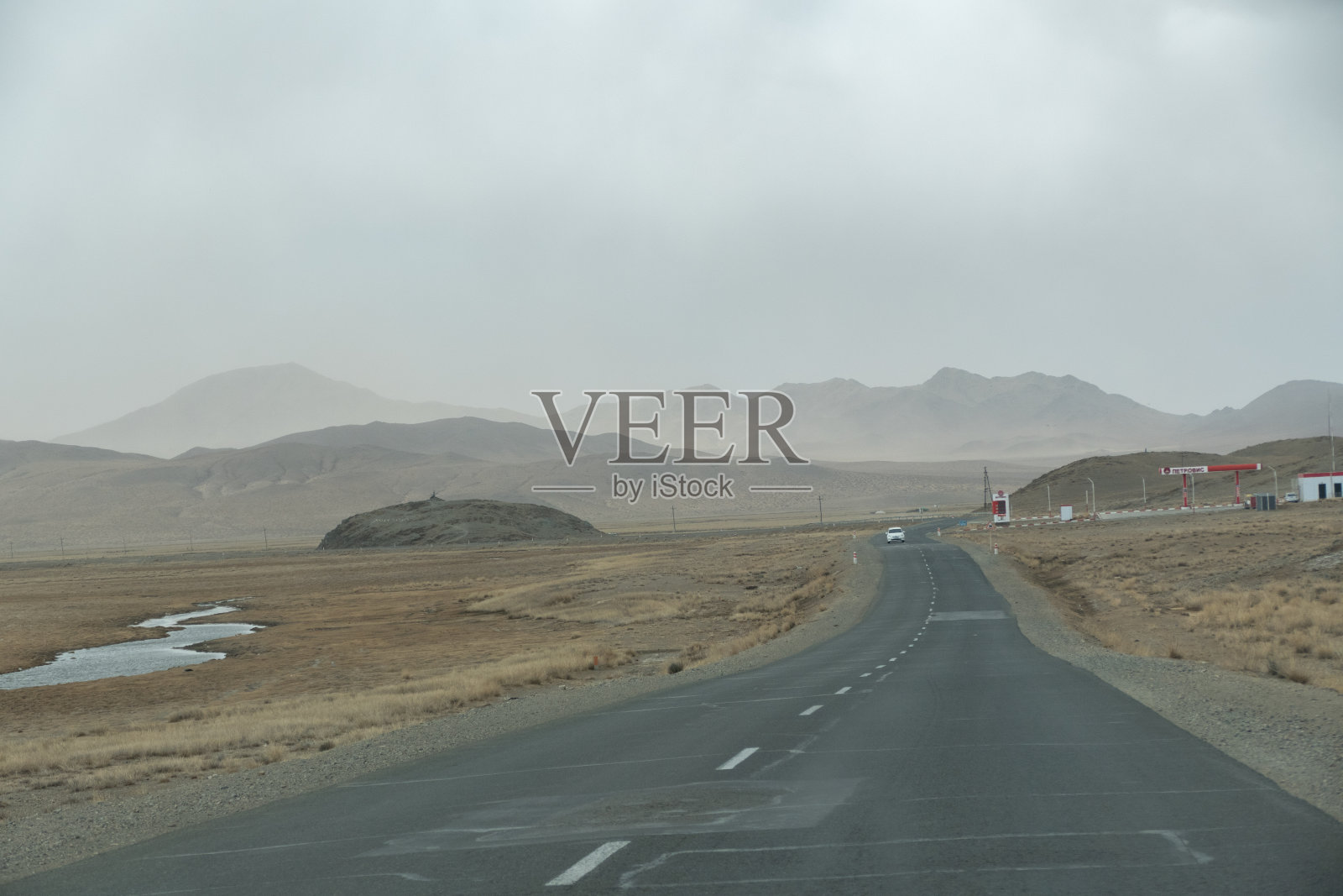 蒙古中部公路照片摄影图片