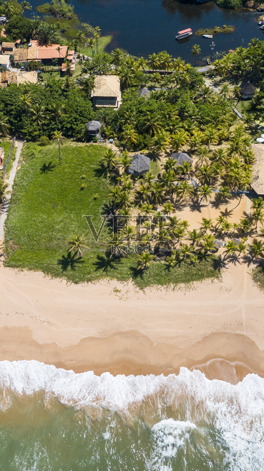 巴伊亚岛Imbassai海滩。鸟瞰图。照片摄影图片