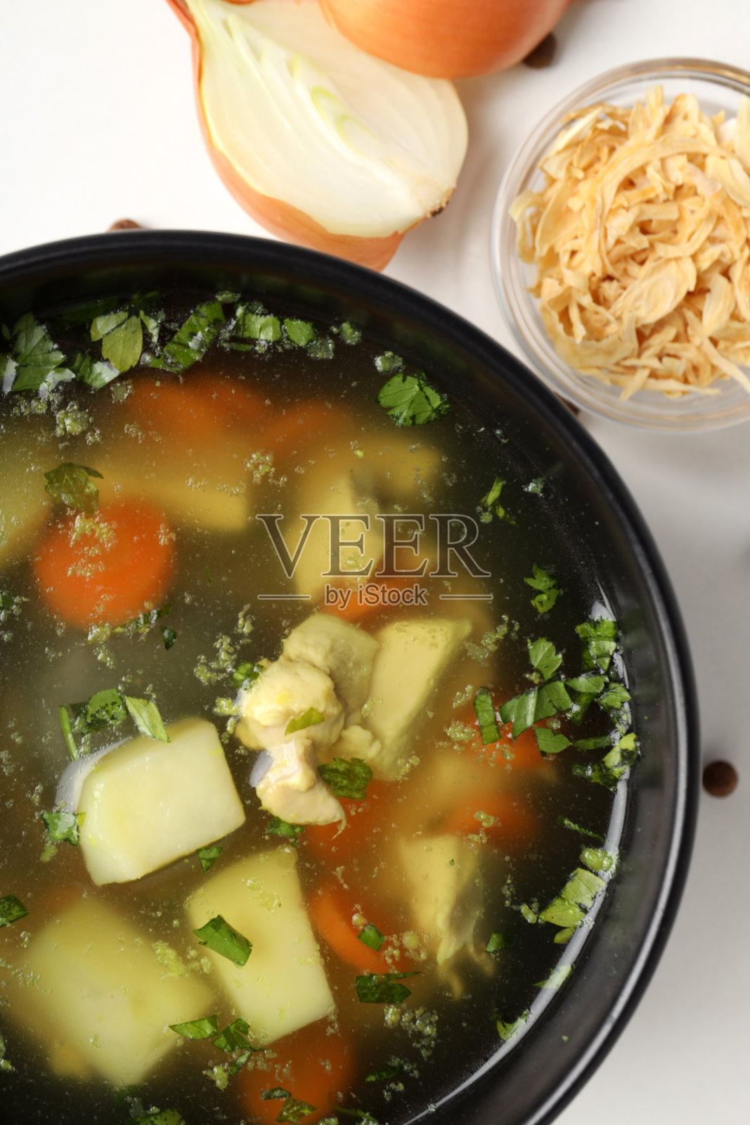 以鸡汤为背景的美食概念照片摄影图片