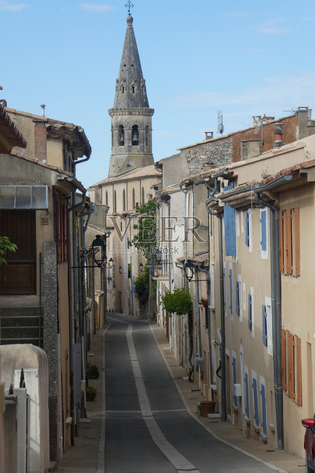 吕贝隆大区沃克卢兹圣萨图宁街照片摄影图片