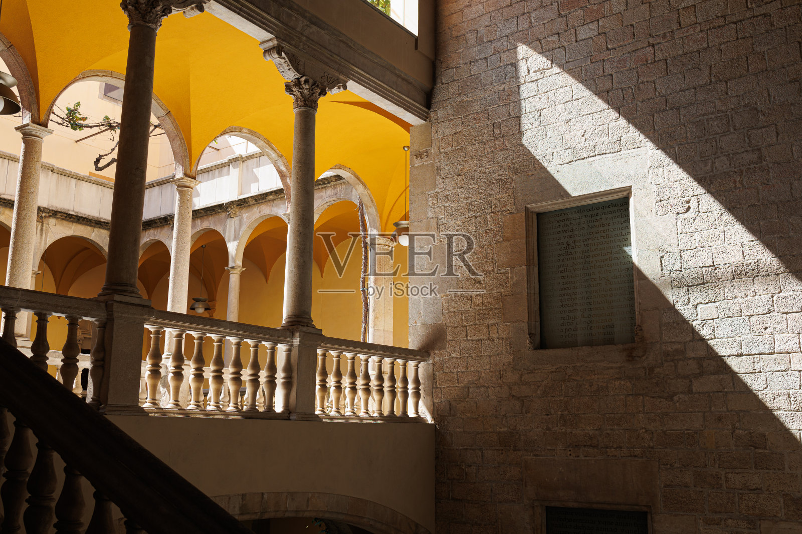 Palau del lloctinent庭院，国家档案馆总部和西班牙哥特式社区的阿拉贡王冠照片摄影图片