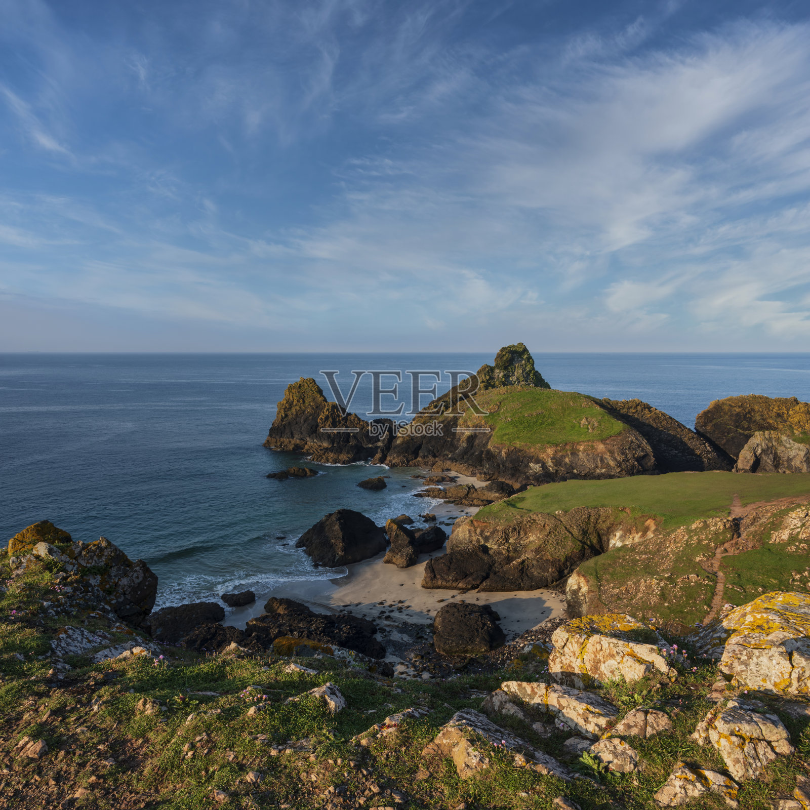 美丽的日出和日落景观图像，Kynance湾在康沃尔郡的英国彩色天空照片摄影图片