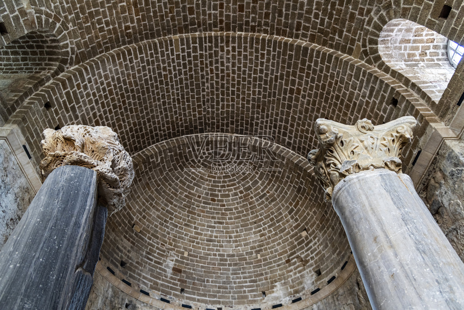 土耳其安塔利亚迈拉(Demre)的圣尼古拉斯教堂照片摄影图片