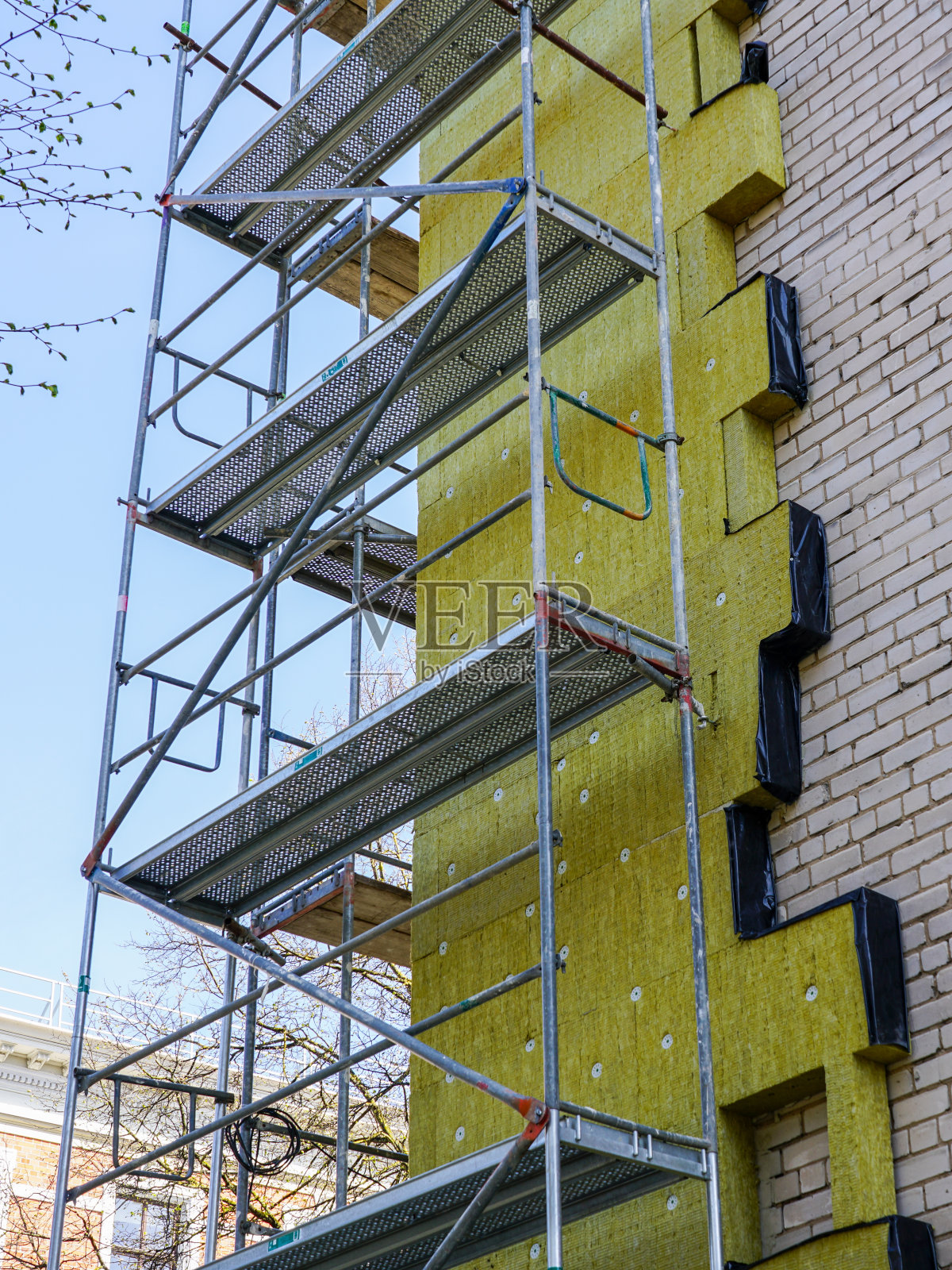 采用厚矿物岩棉板的公寓楼外立面隔热材料照片摄影图片