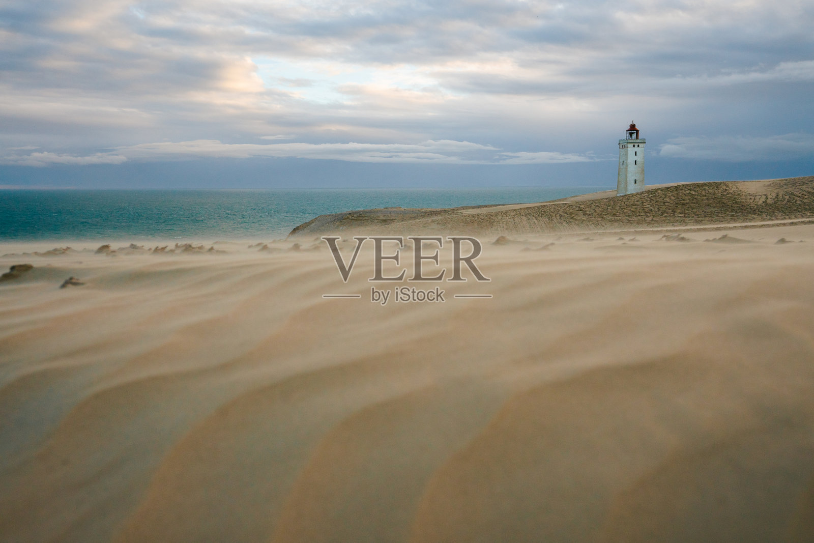 沙尘暴中Rubjerg Knude灯塔的风景照片摄影图片