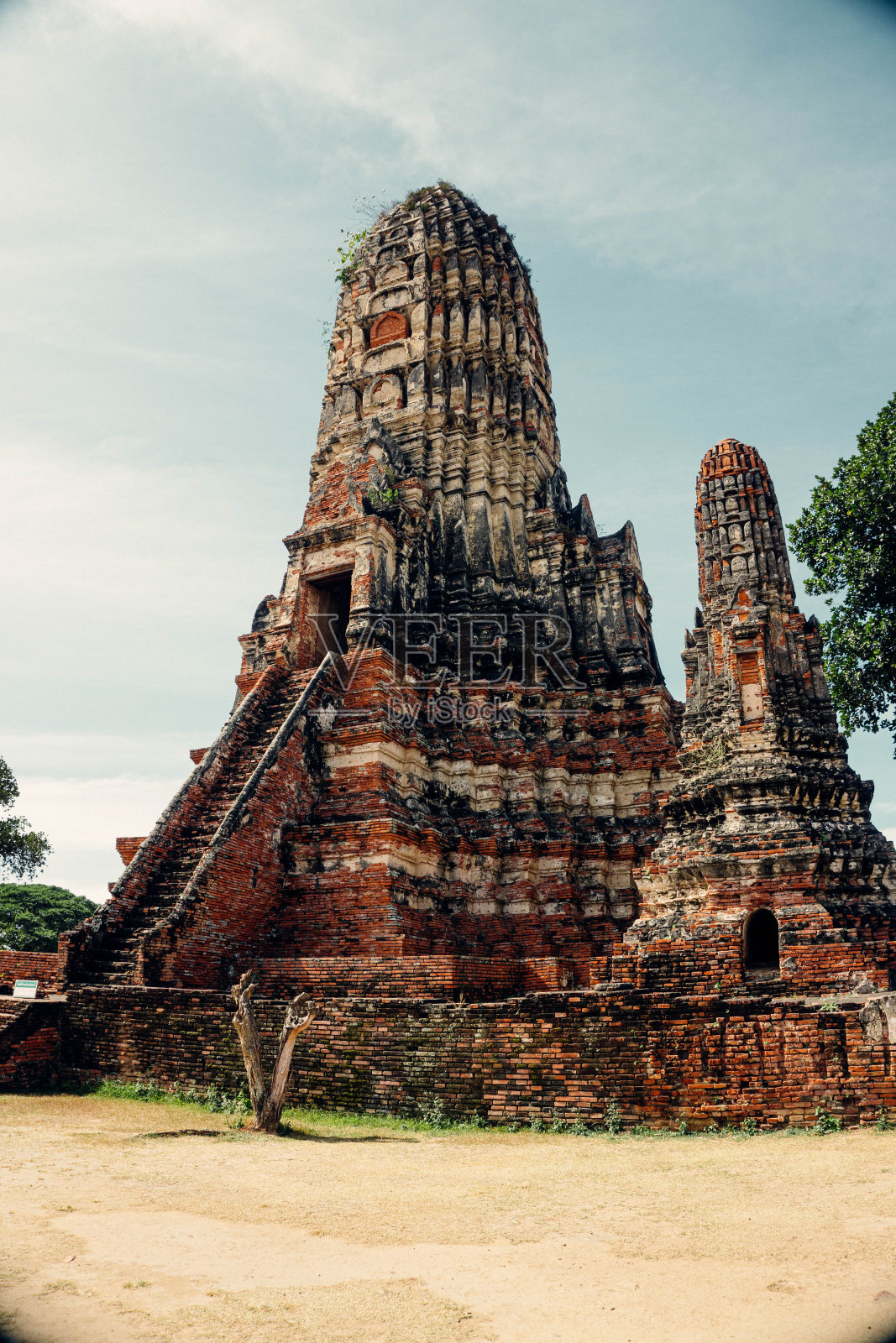泰国大城府的一座古老的佛教寺庙照片摄影图片