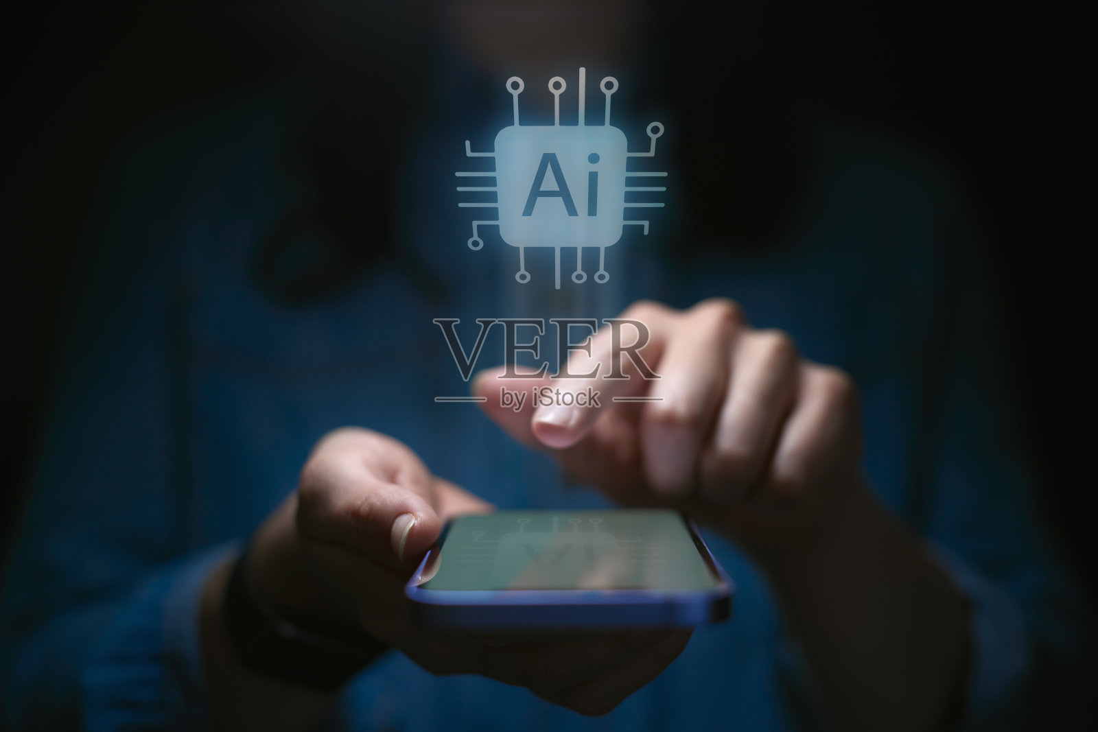 计算机人工智能概念与覆盖的界面投射到屏幕上的妇女使用手机照片摄影图片