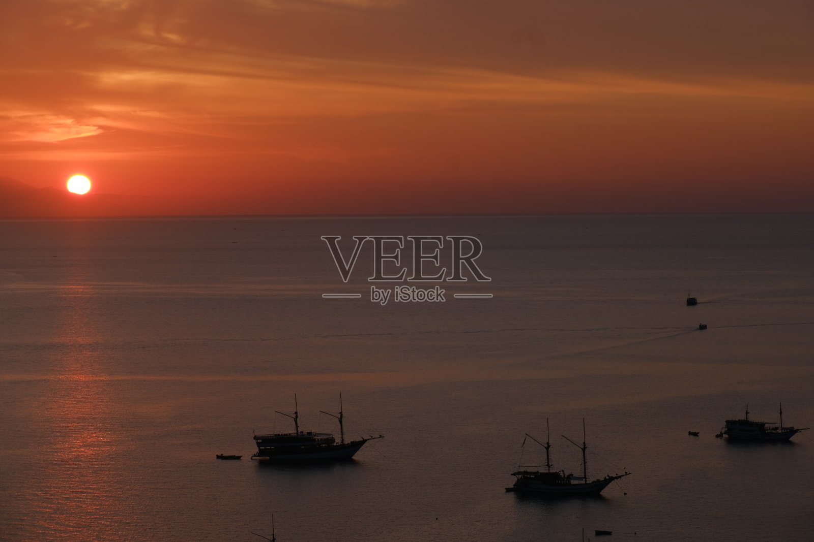 印度尼西亚弗洛雷斯岛纳闽巴霍岛的美丽风景。照片摄影图片