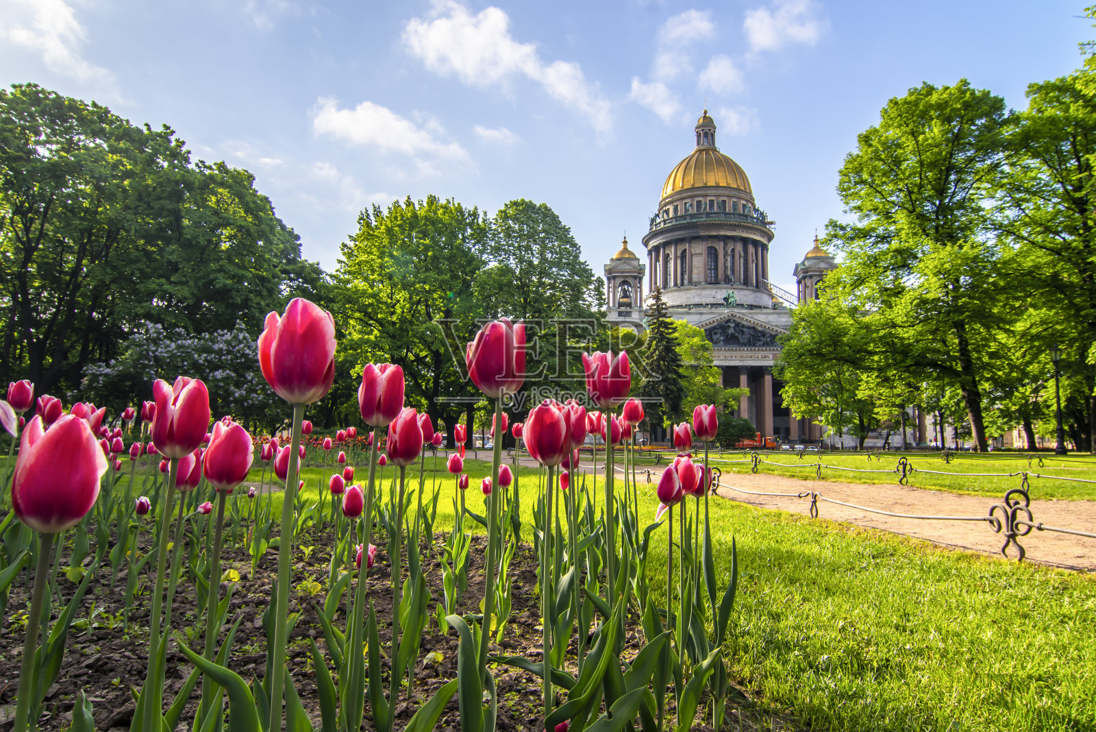 2023年5月，俄罗斯圣彼得堡:春天的圣艾萨克大教堂照片摄影图片