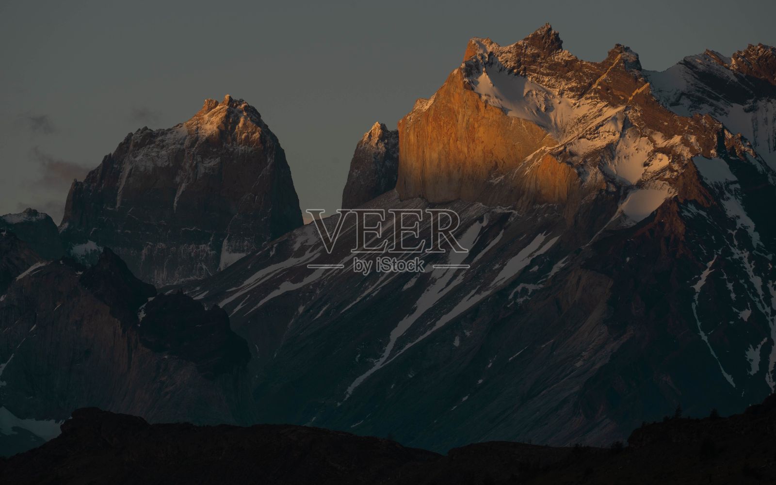 日落时落基山脉的美景照片摄影图片