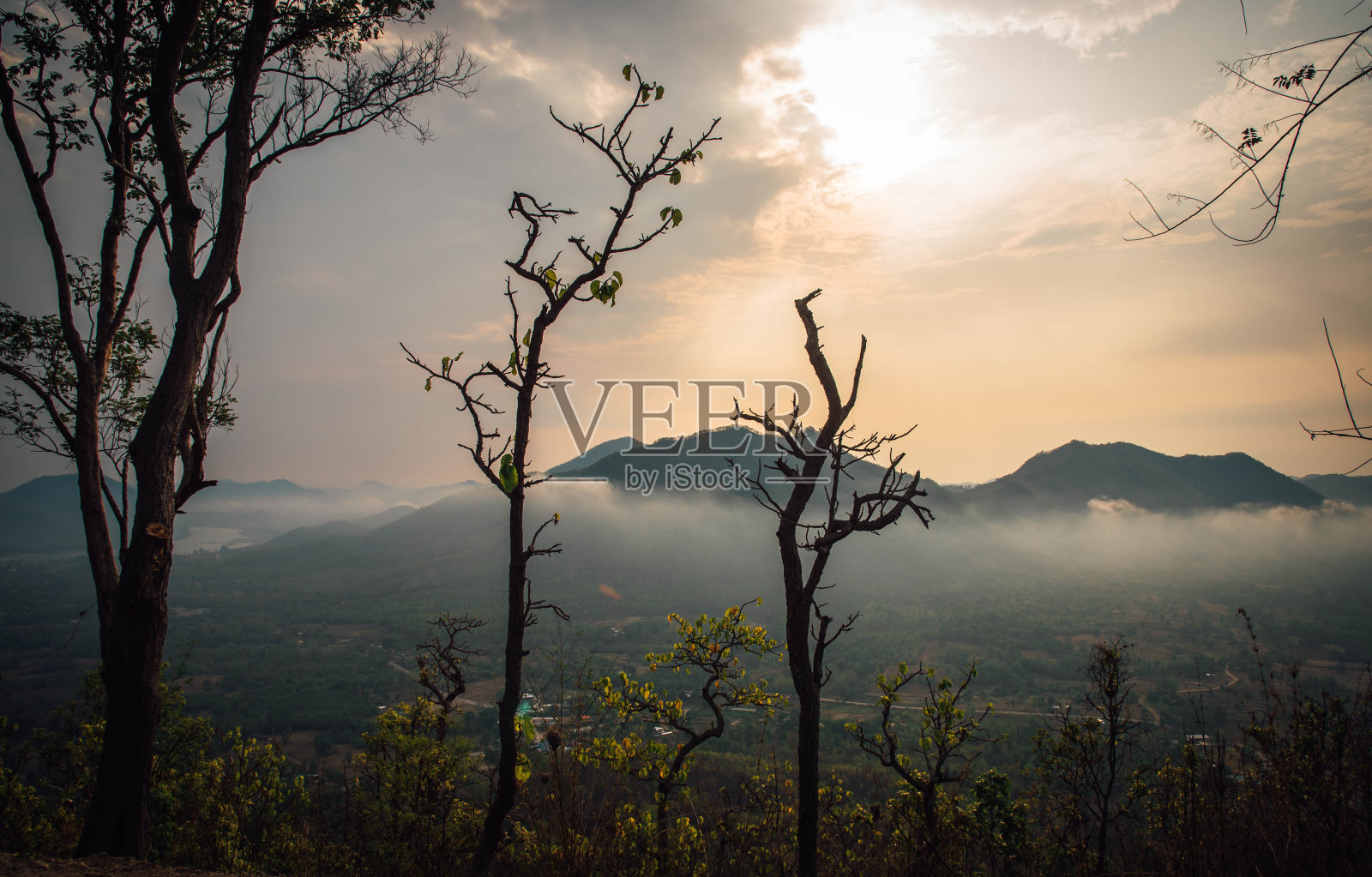 泰国清汗区富Thok的清晨观景台照片摄影图片