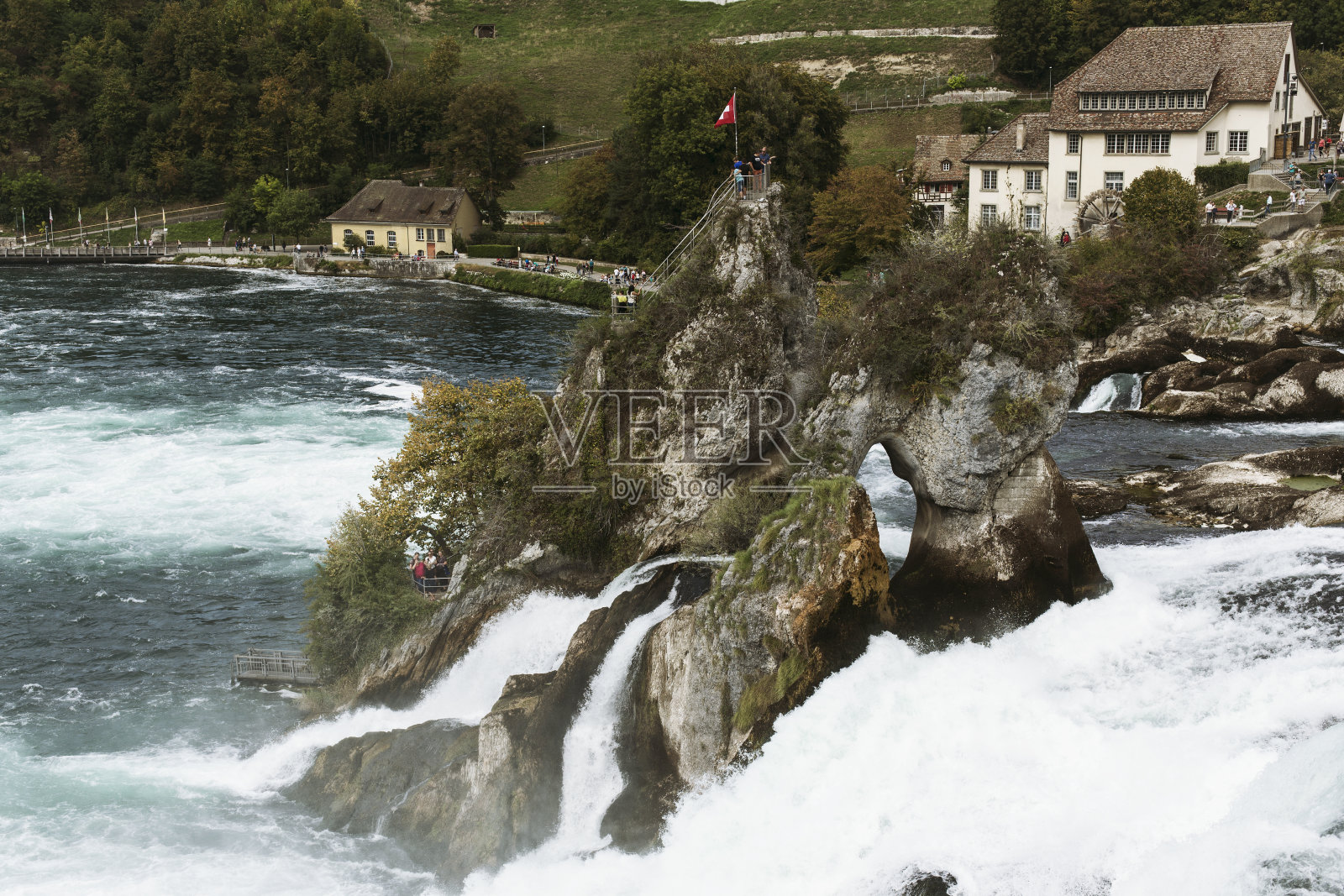 瑞士莱茵瀑布照片摄影图片