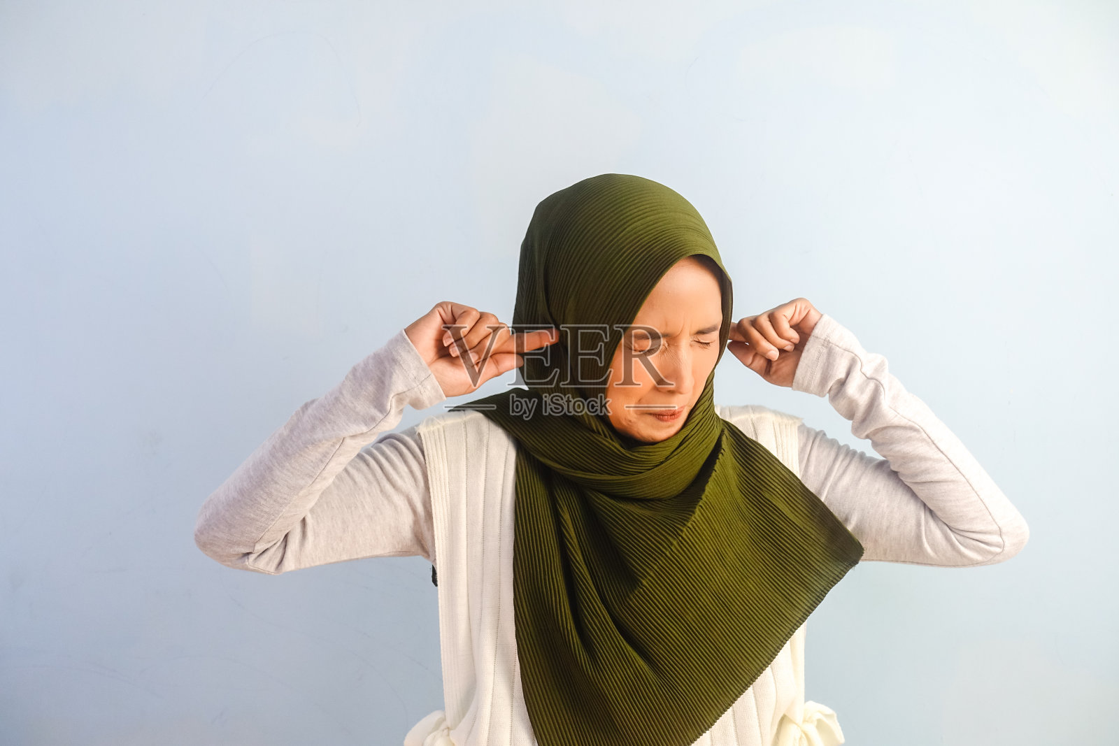 捂住耳朵照片摄影图片