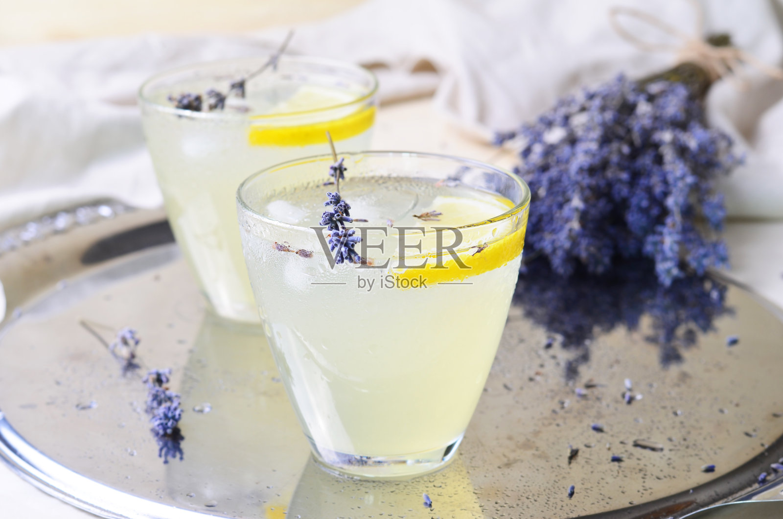 薰衣草柠檬水，提神饮料照片摄影图片