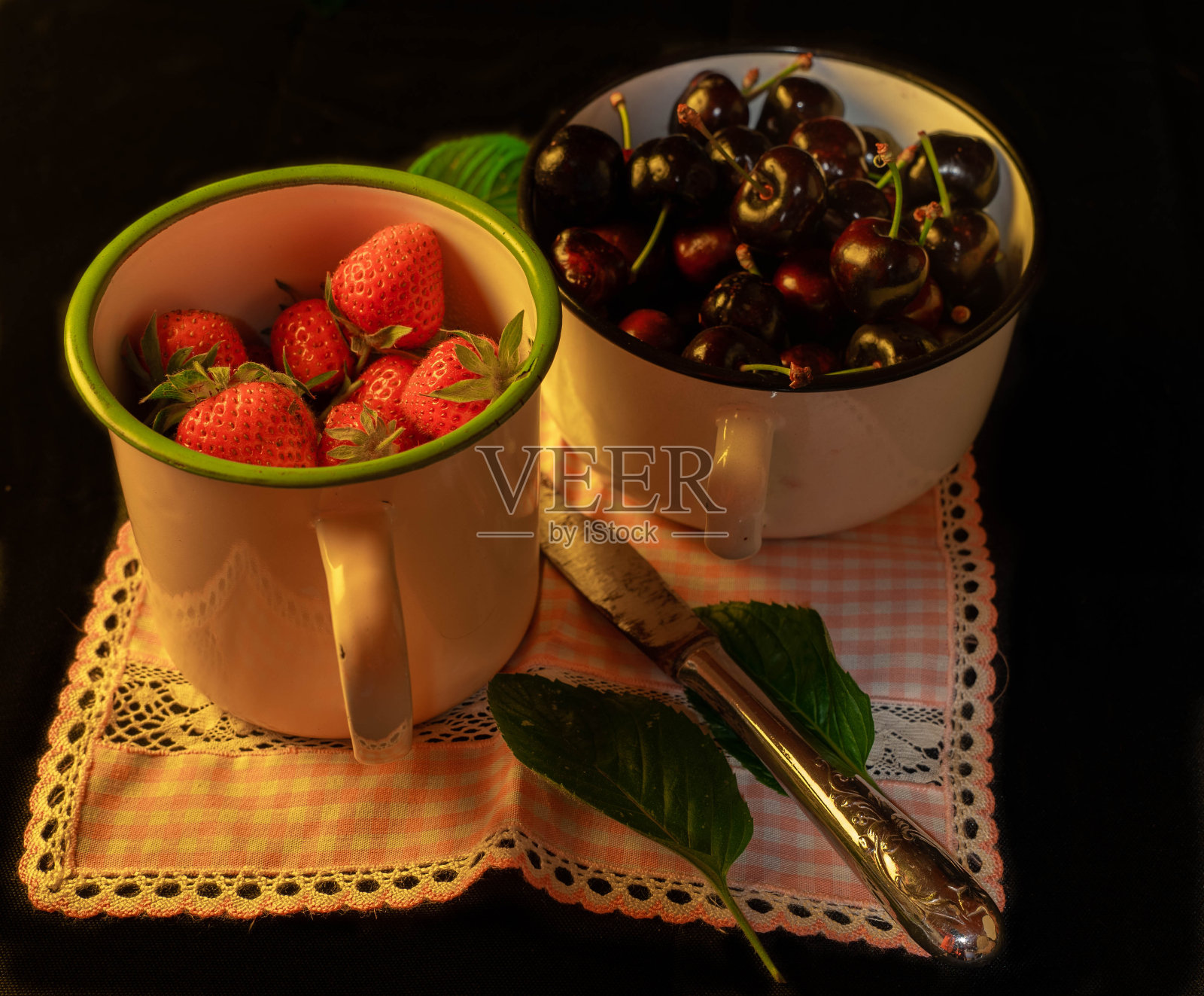 樱桃和草莓照片摄影图片