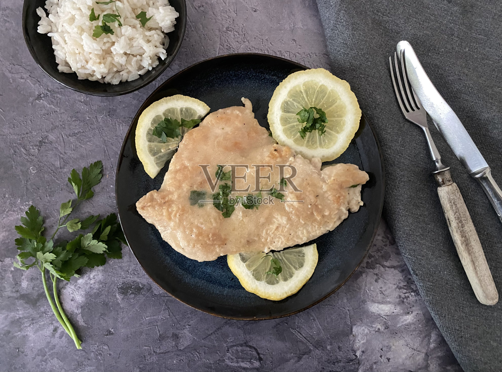 意大利艺术青檀。也被称为柠檬酱肉排。照片摄影图片