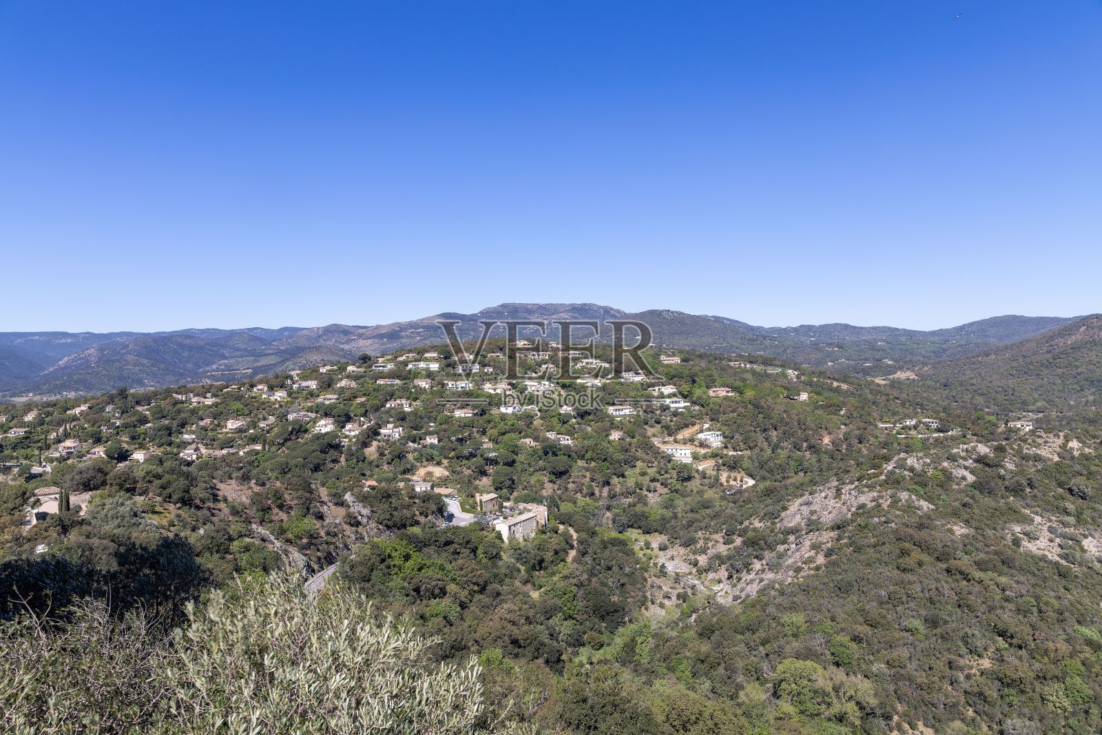 蔚蓝海岸上的格里莫向内陆山区进发，法国里维埃拉照片摄影图片