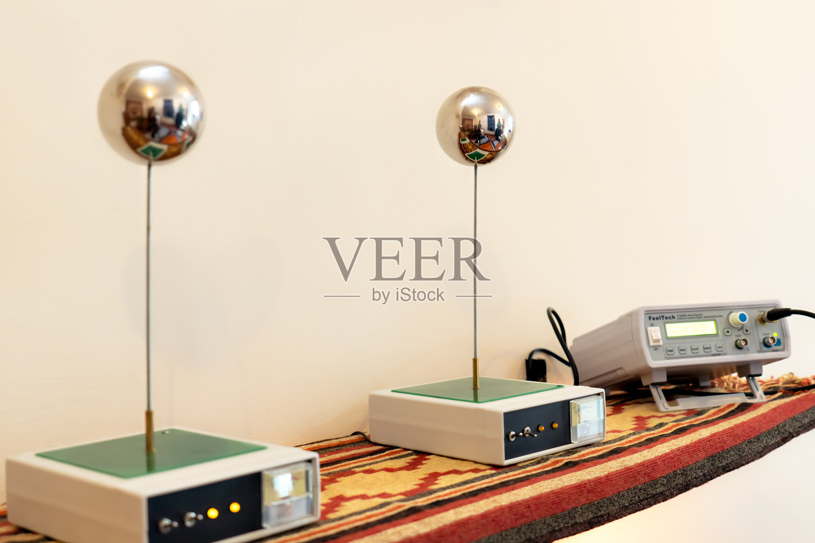 用标量能量处理的机器。替代医学和能量治疗照片摄影图片