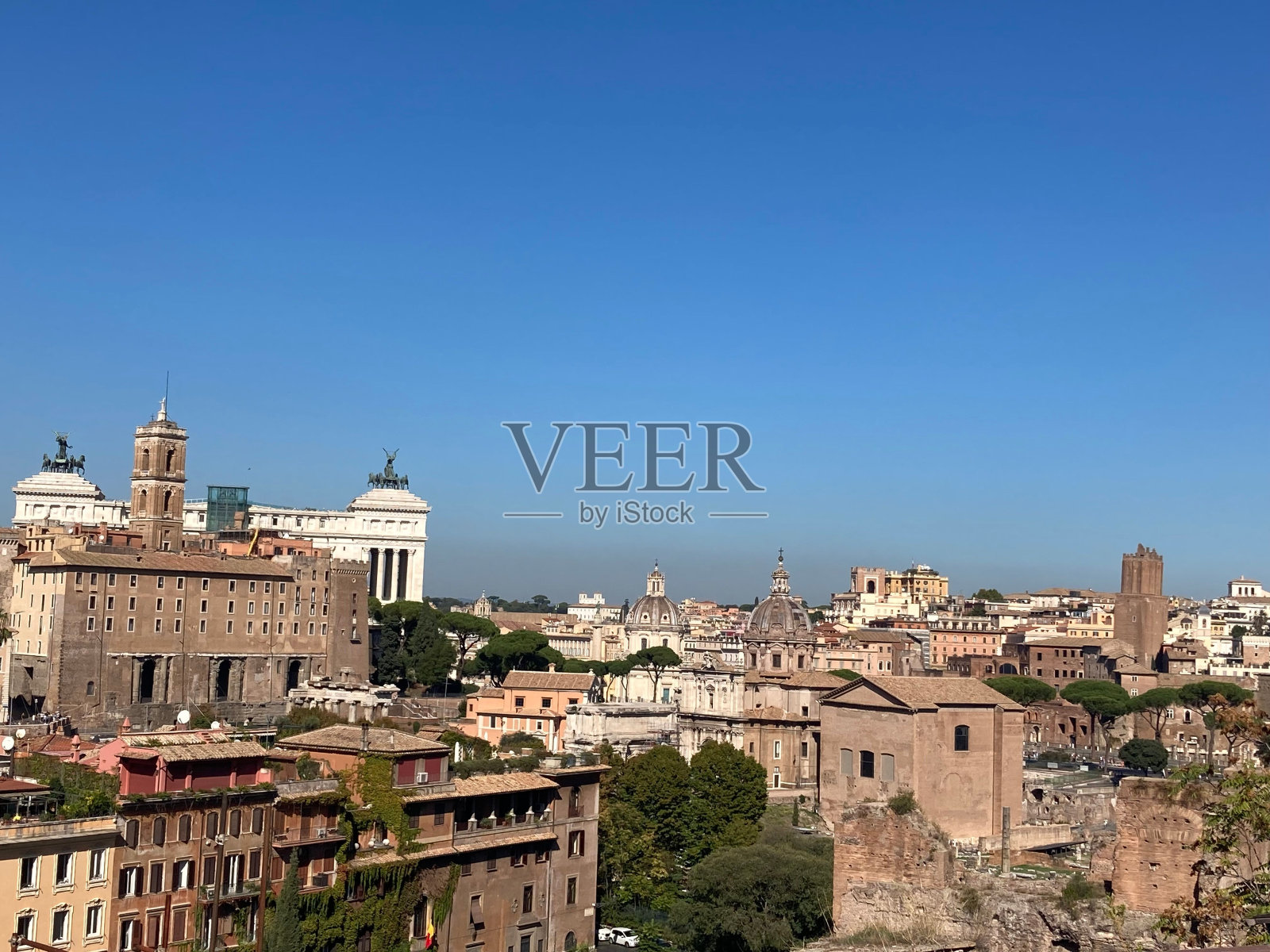 美丽的罗马城市景观在一个阳光明媚的日子照片摄影图片