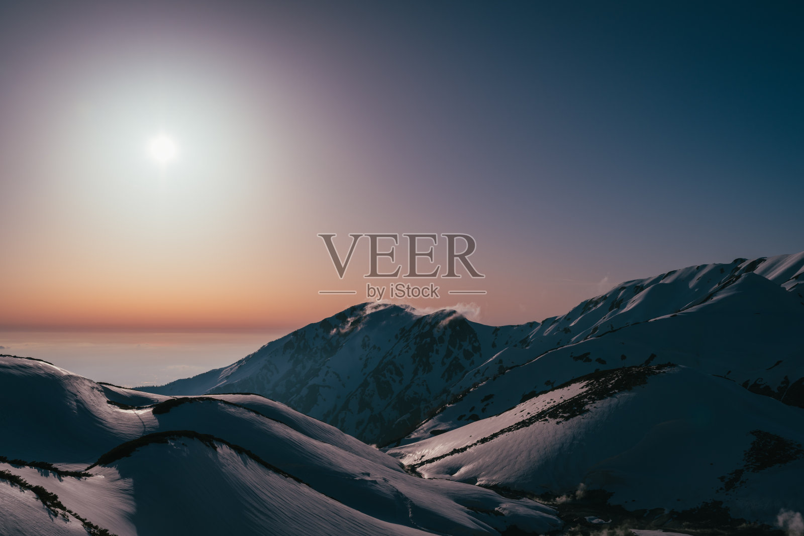 2023年4月，立山室户的日落照片摄影图片