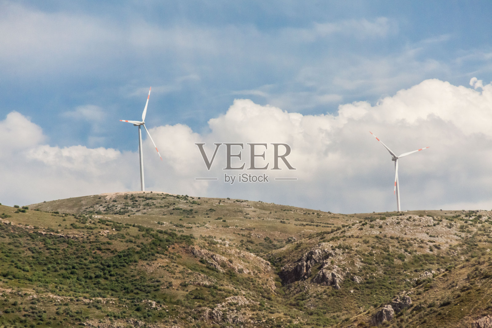 在土耳其度假，夏天从移动的巴士上看到阿斯巴达景观照片摄影图片