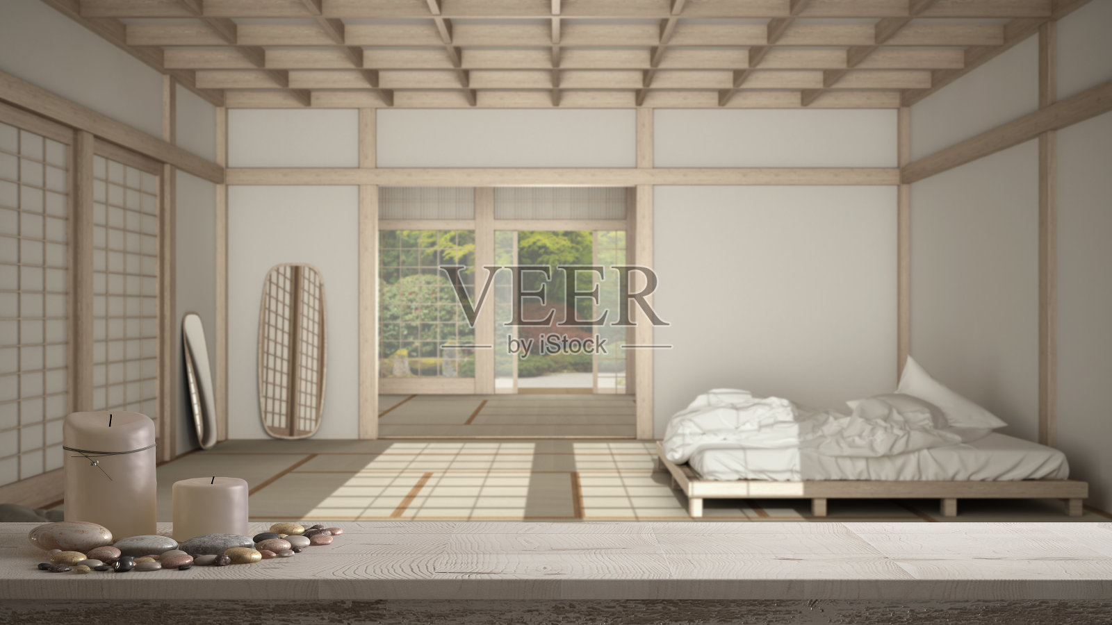 木制的复古桌面或架子上有蜡烛和鹅卵石，禅意，瑜伽工作室，垫子和配件，榻榻米，禅意花园全景，准备瑜伽练习，冥想室照片摄影图片