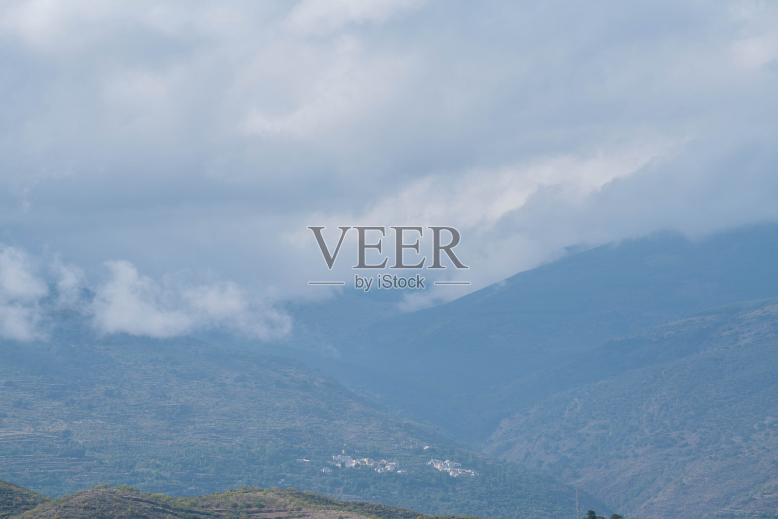 格拉纳达南部的山区照片摄影图片