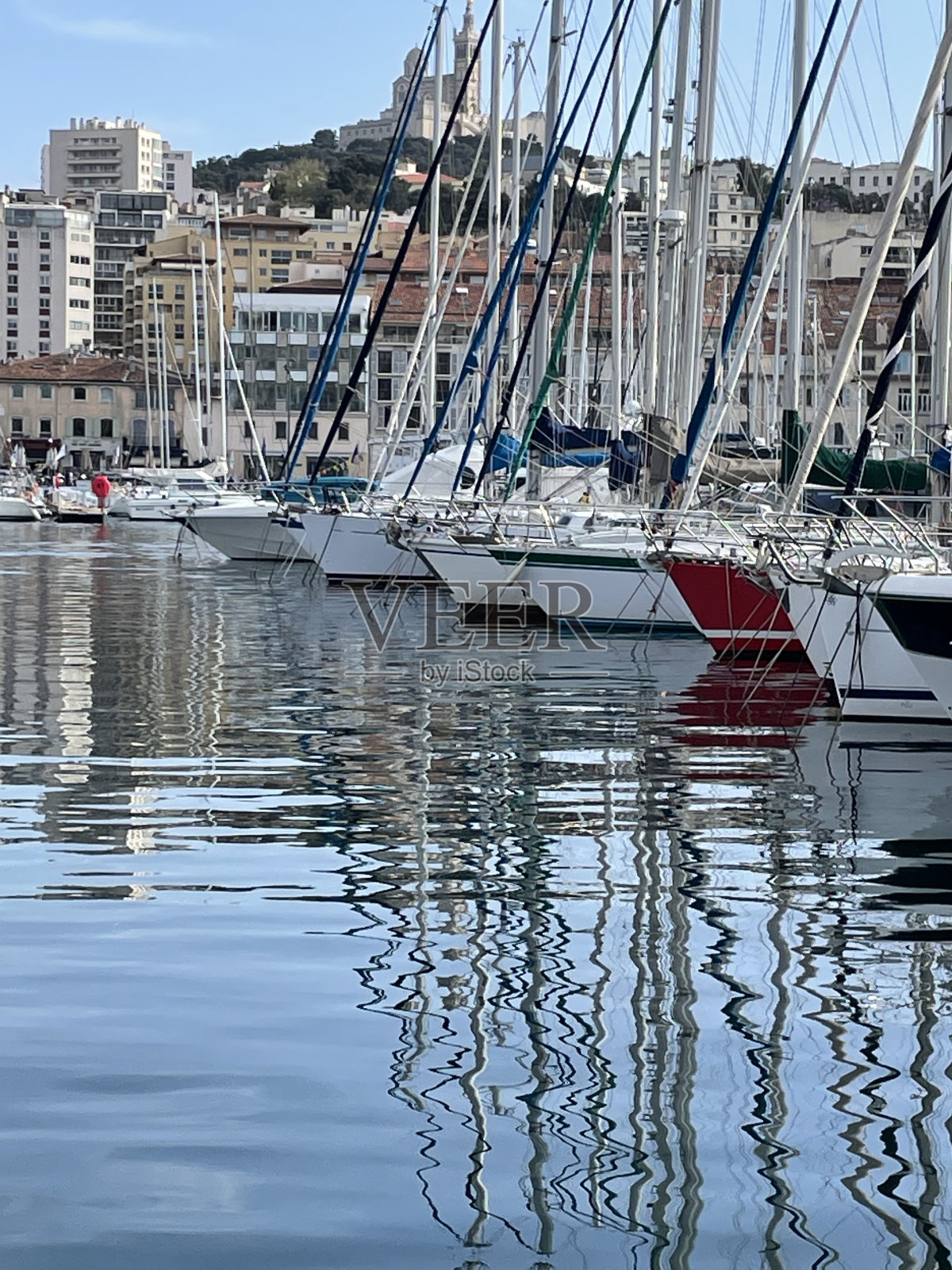 在马赛港有船照片摄影图片