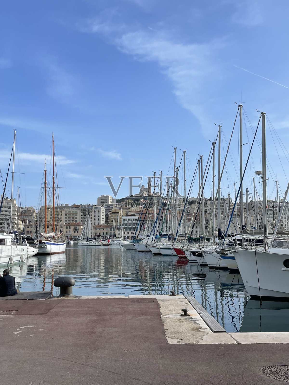 在马赛港有船照片摄影图片