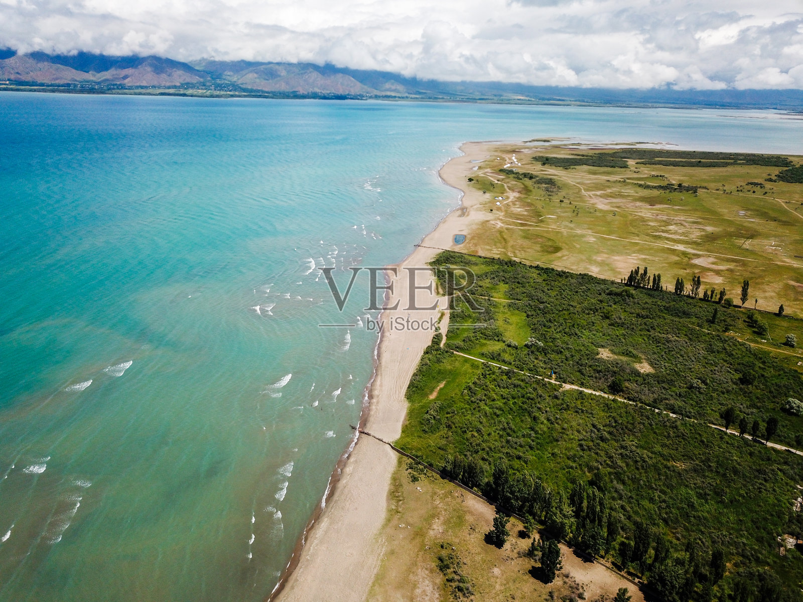 吉尔吉斯斯坦的伊塞克湖照片摄影图片