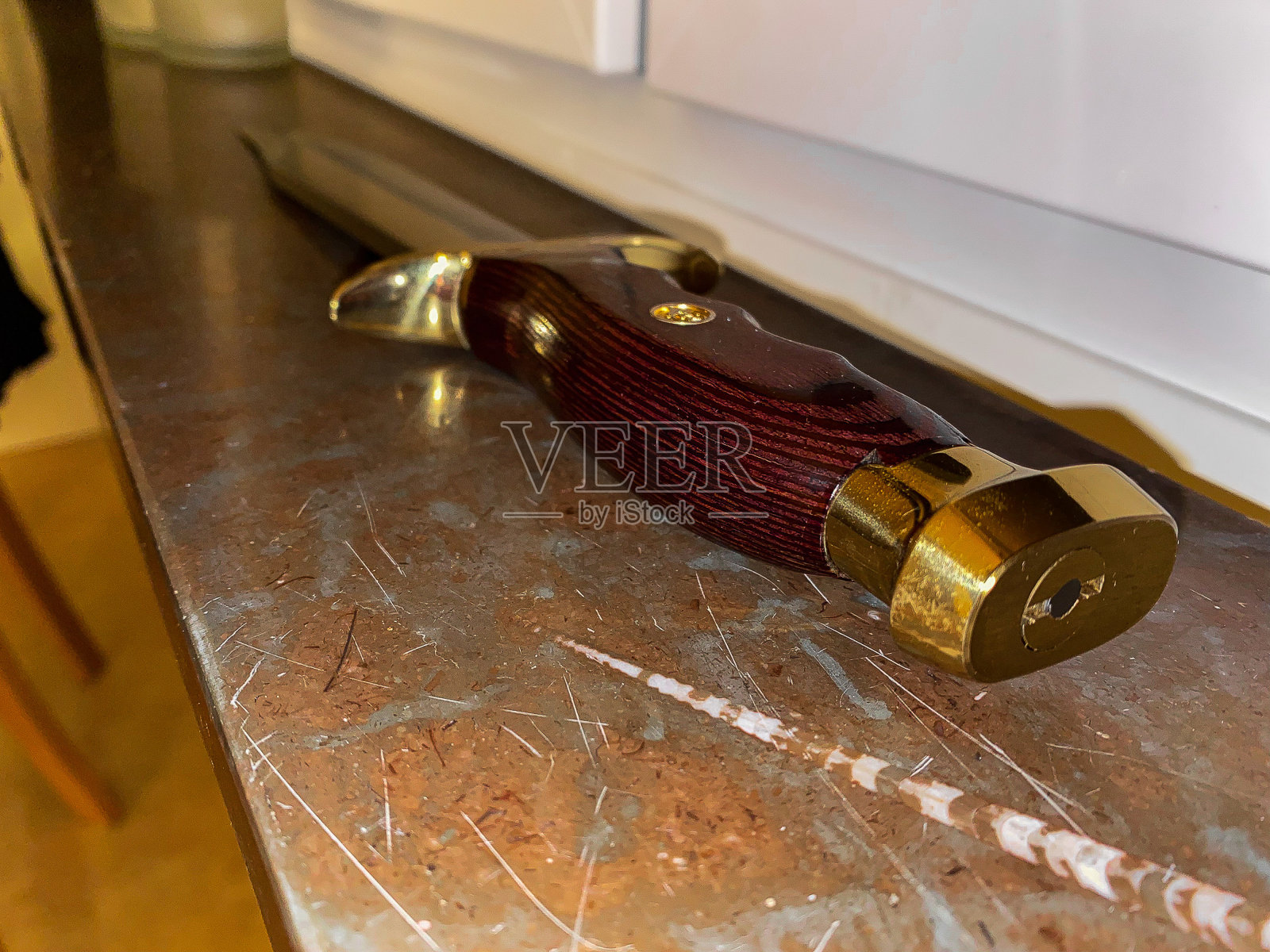 窗台上的刀照片摄影图片