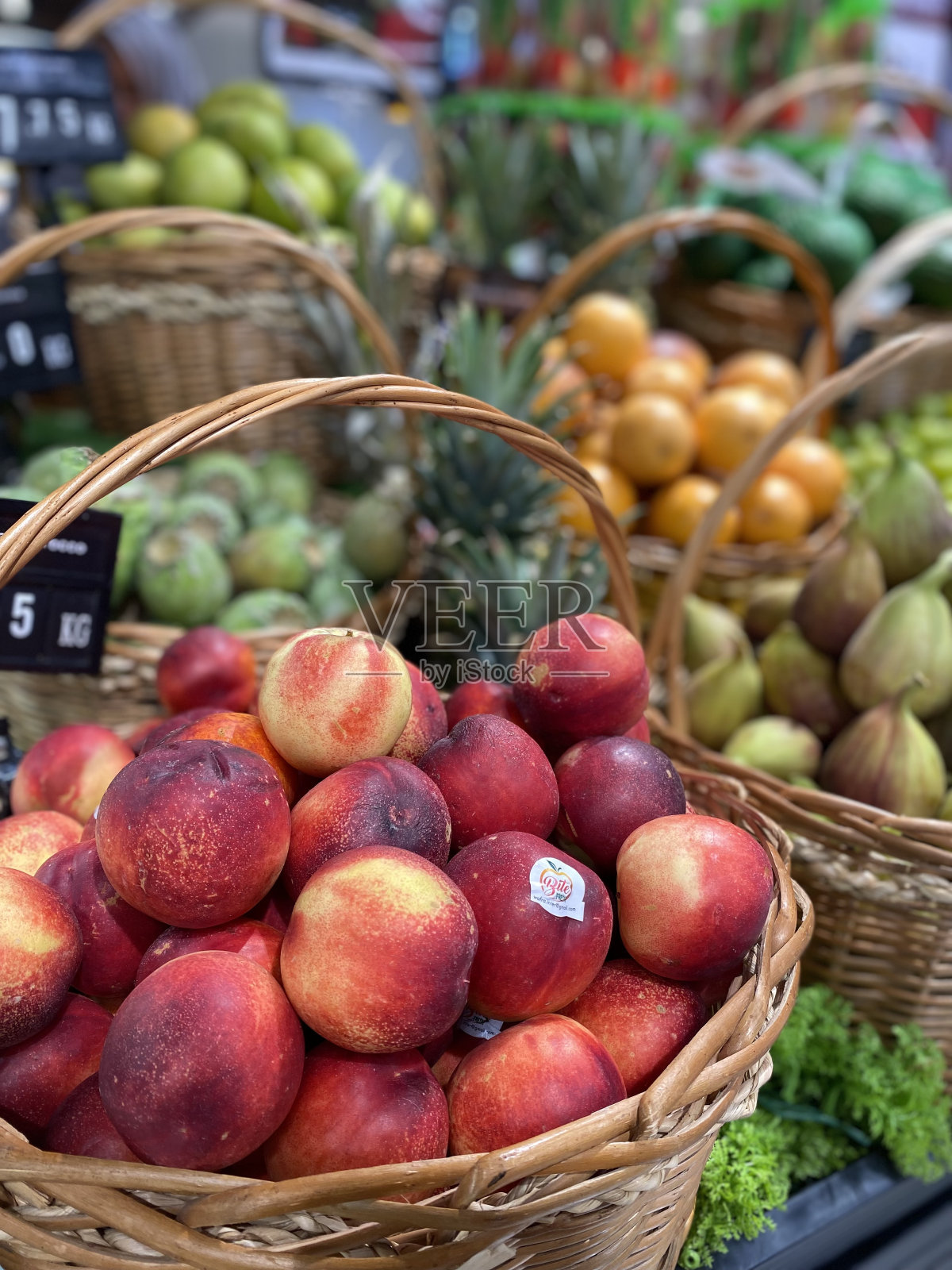 新鲜水果篮照片摄影图片
