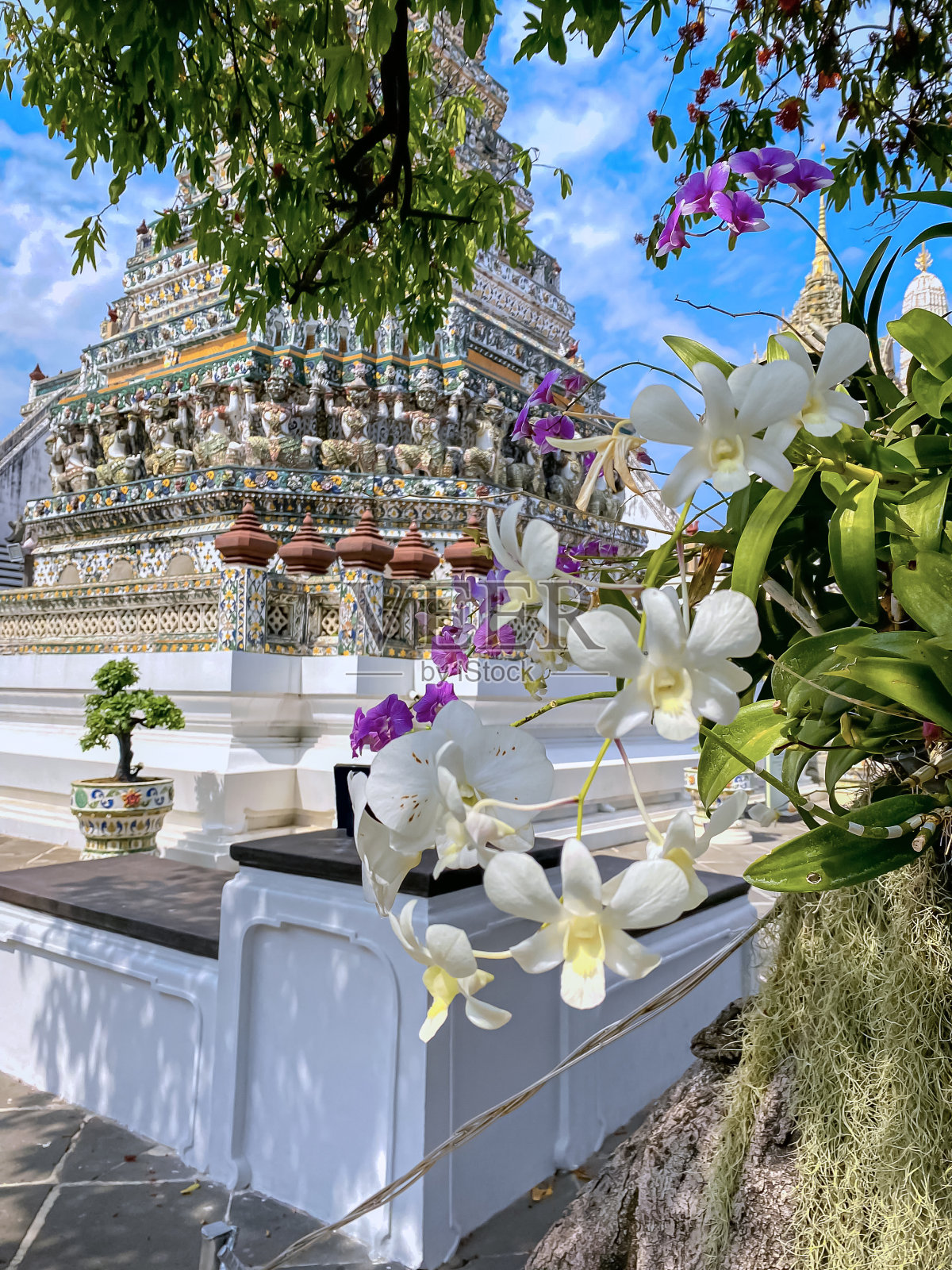 泰国首都的名片是佛教寺庙Wat Arun，黎明寺，它位于湄南河岸边照片摄影图片