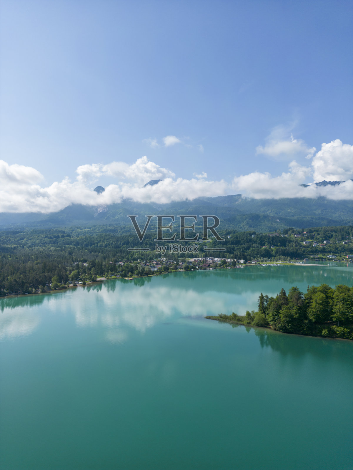 Faaker See和Karawanken与Mittagskogel的观点照片摄影图片