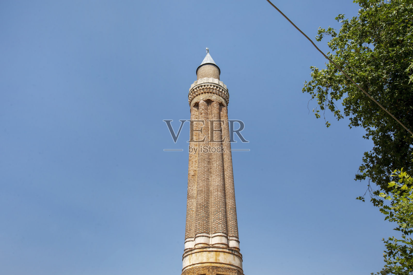 土耳其安塔利亚省，kaleii，安塔利亚，带笛子尖塔的老城区照片摄影图片