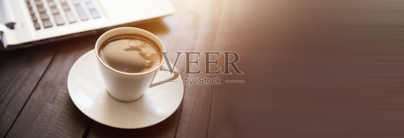 一杯咖啡和键盘照片摄影图片