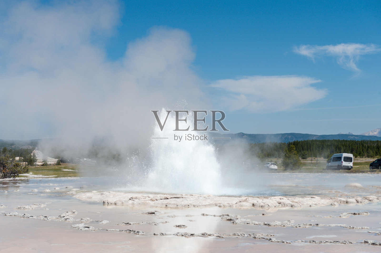 黄石间歇泉喷发照片摄影图片