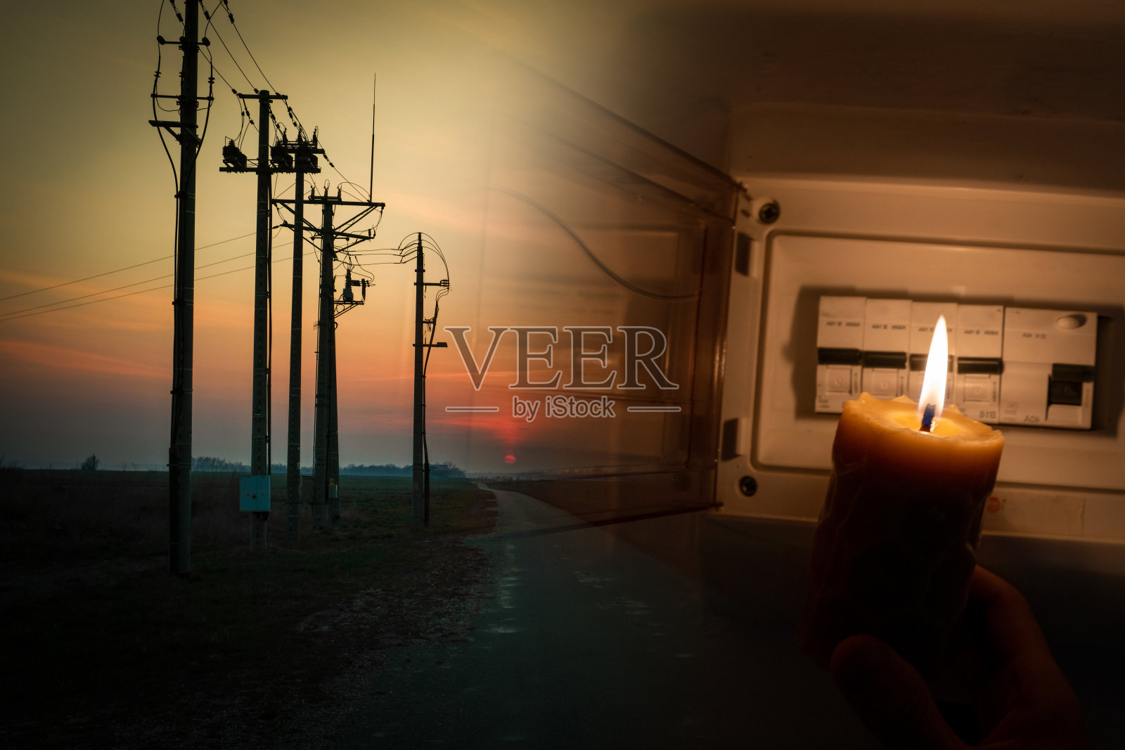停电，电线杆在黑暗的天空，停电-没有电，蜡烛的火焰，断路器，电源插座插头照片摄影图片