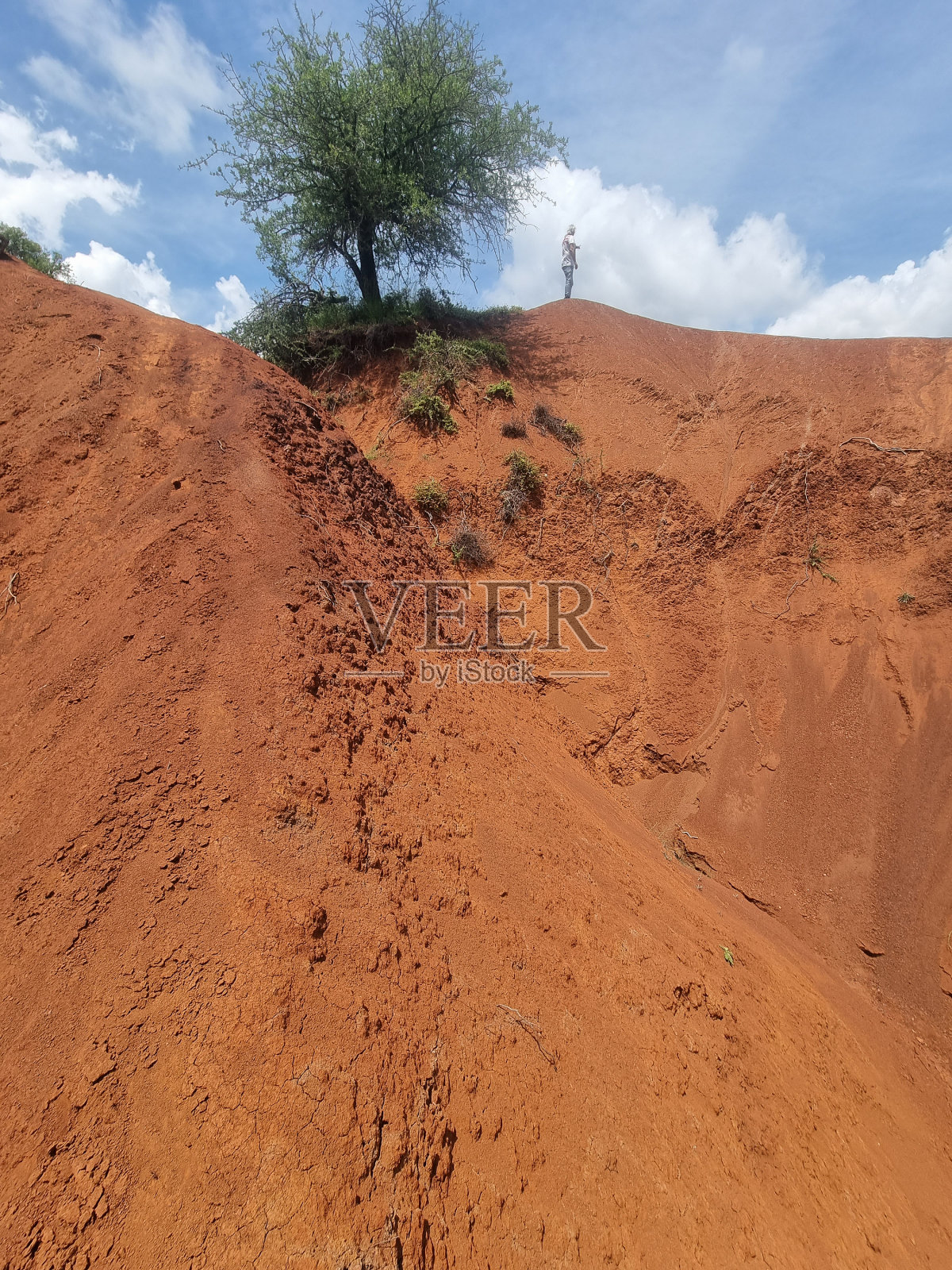 希腊普雷韦萨的Kokkinopilos或红色土壤像沙漠一样红照片摄影图片