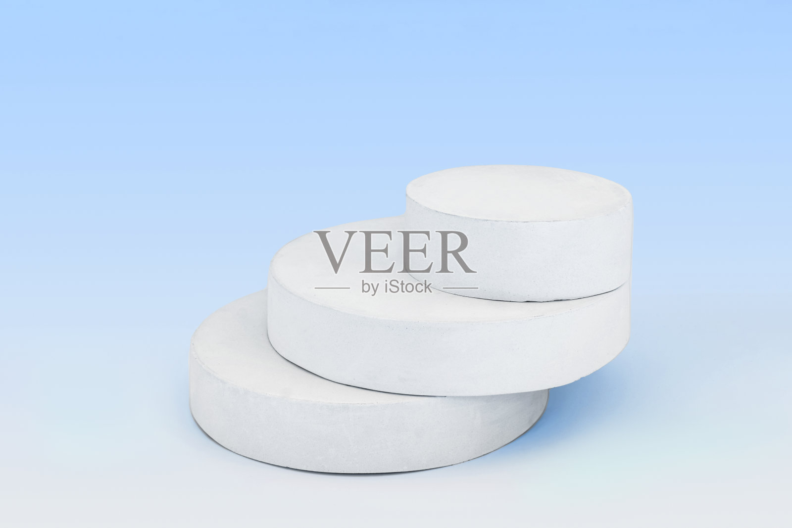 化妆品，肥皂，物品展示的讲台。最小几何球。圆柱三种形式，柔和的阴影。展示产品、对象的场景。展示柜。的立场。工作室彩色背景照片摄影图片