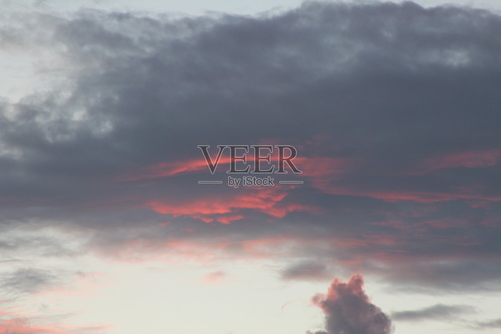 雷雨过后棉花糖般的天空照片摄影图片