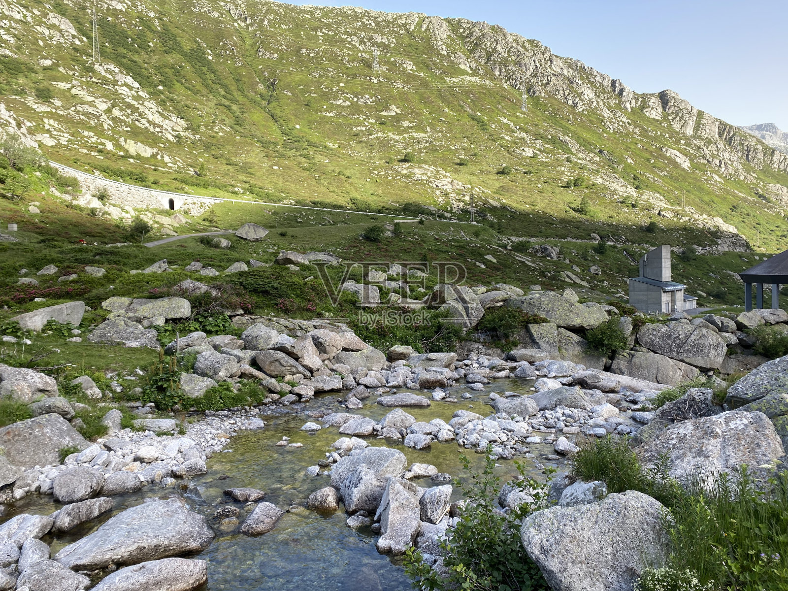 位于瑞士阿尔卑斯山脉和圣哥达山口(Gotthardpass)地区的圣哥达山口的上部，提契诺州(Tessin)，瑞士(瑞士)照片摄影图片