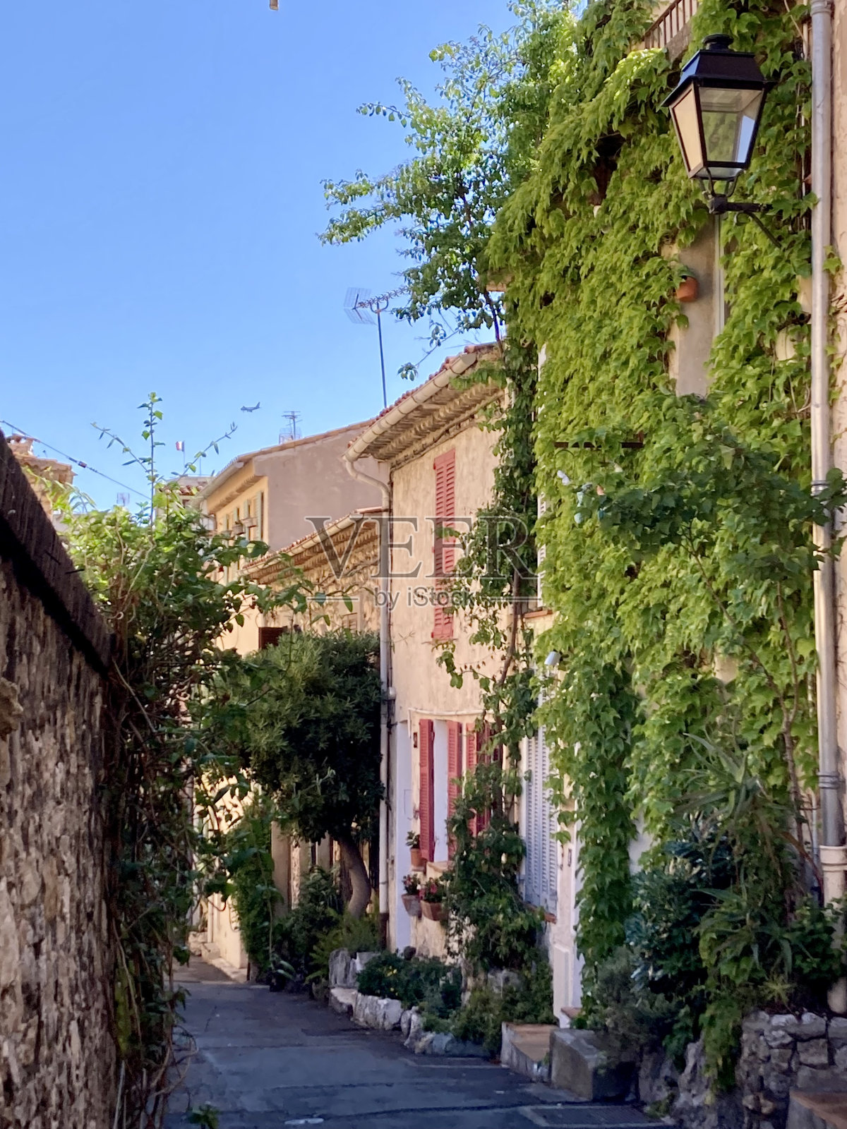 法国- Côte d 'Azur - Antibes -老城区的小街照片摄影图片