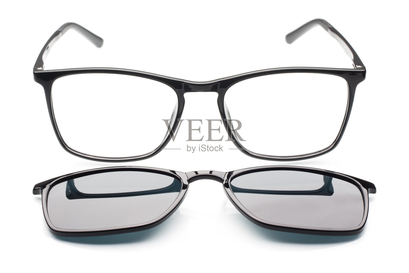 带磁夹的眼镜上的太阳镜隔离在白色照片摄影图片