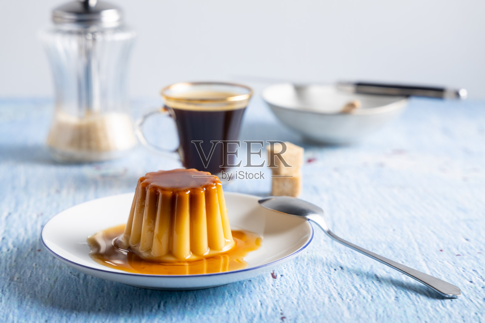 自制焦糖馅饼。照片摄影图片